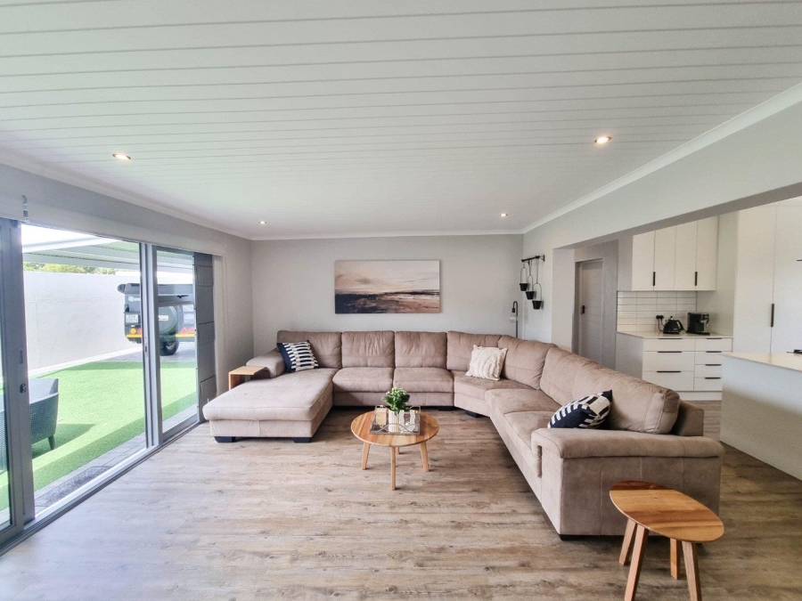 3 Bedroom Property for Sale in Sandbaai Western Cape